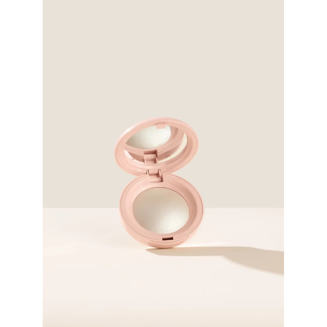 Rare Beauty Positive Light Silky Touch Highlighter – Enlighten (Cool Champagne)- Ultra-Silky, Glass-Like Glow- 2.8 g