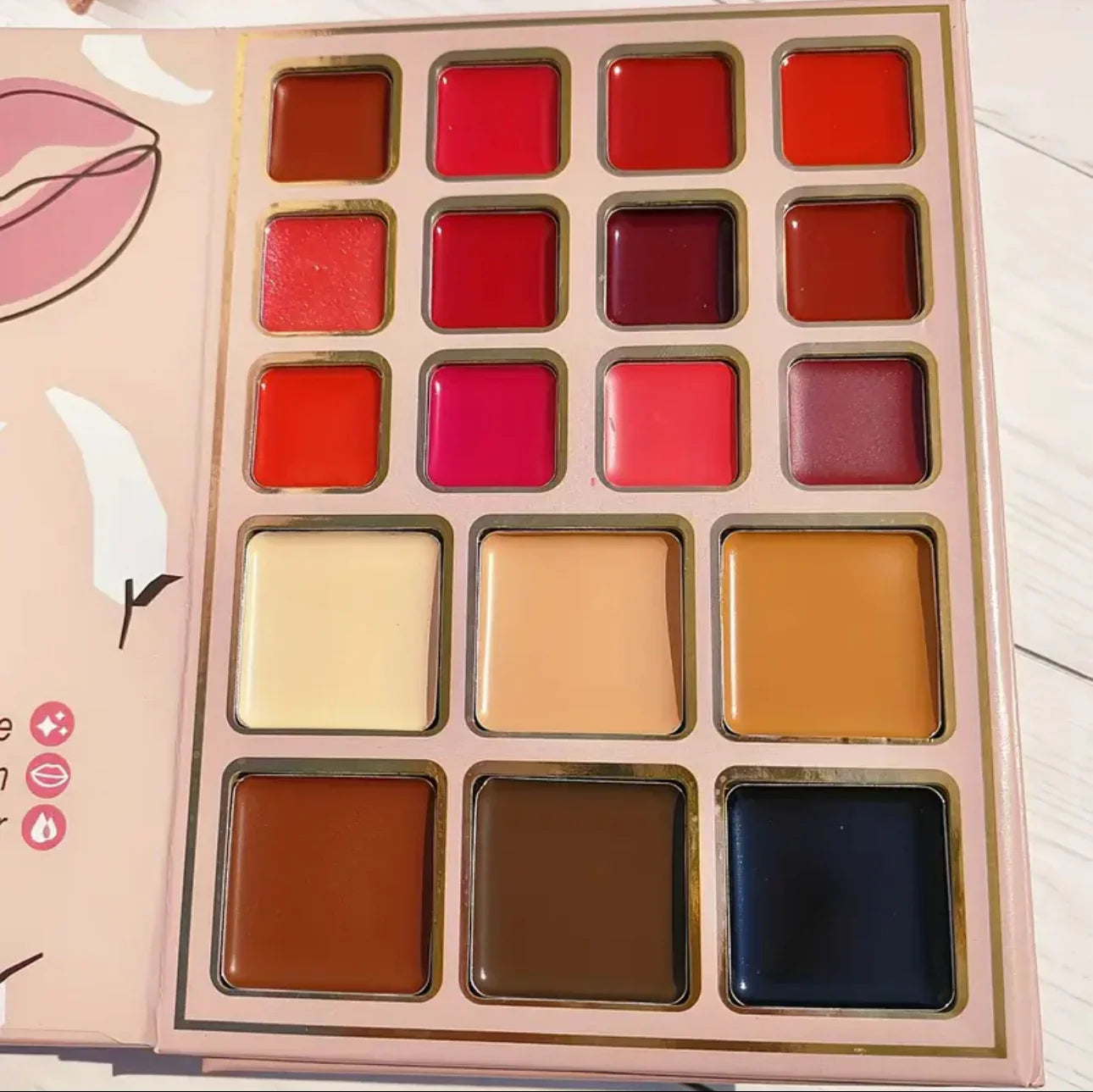 IGOODCO Fashion 5-in-1 Makeup Book