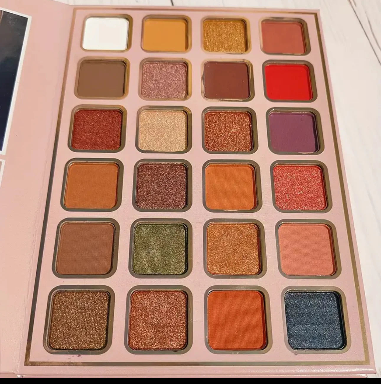IGOODCO Fashion 5-in-1 Makeup Book